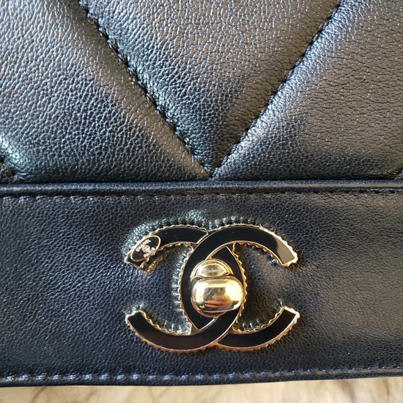 Chanel Mini Flap Bag - Picture 2 of 8